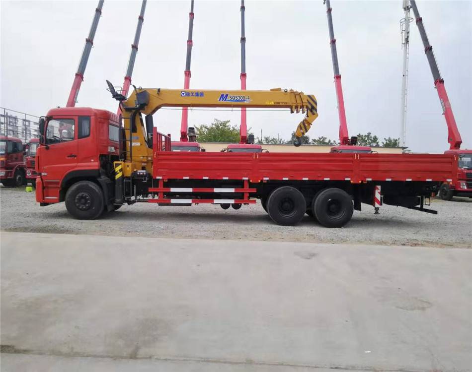 東風天龍系列隨車吊 12噸徐工雙聯臂與前四后八配置詳解及選購指南