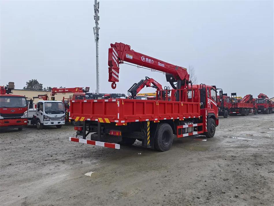 太原折疊隨車吊公司 量身定制，滿足您的個(gè)性化需求